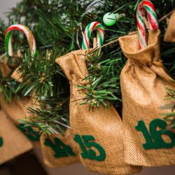 Advent calendar jute bags sized 13 x 18 cm - light brown colour + green numbers All products