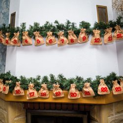 Advent calendar jute pouches sized 12 x 15 cm - light brown + red numbers Holidays and special occasions
