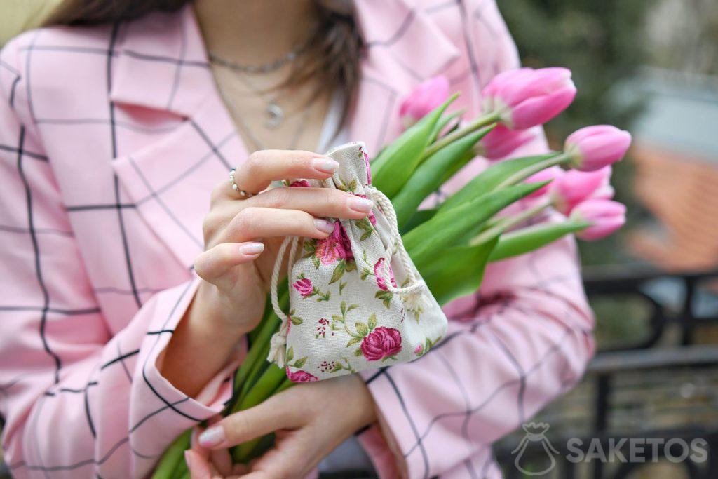 Flowers as a gift for women