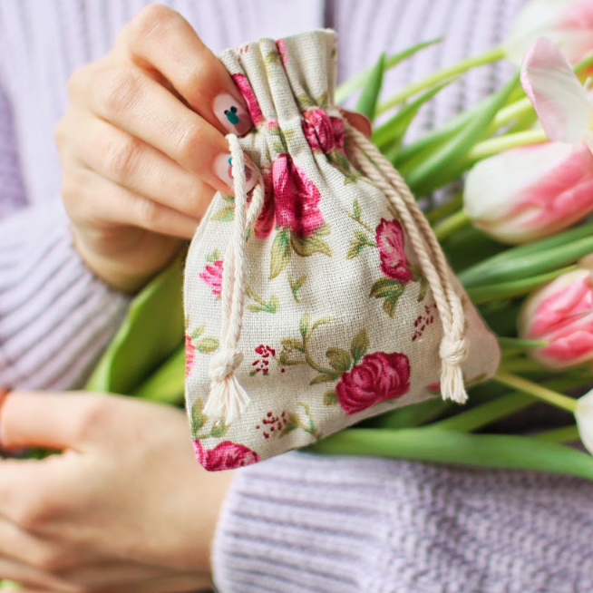 Bags with flower prints for Women's Day