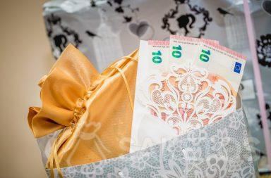 Banknotes as gift wrapping paper