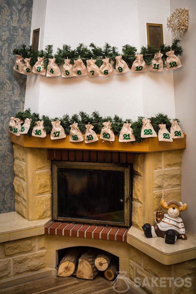 Advent calendar in the form of a garland made from jute bags