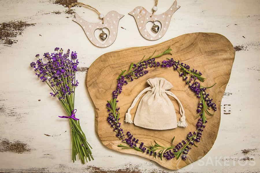 Lavender flowers as a theme for a rustic wedding