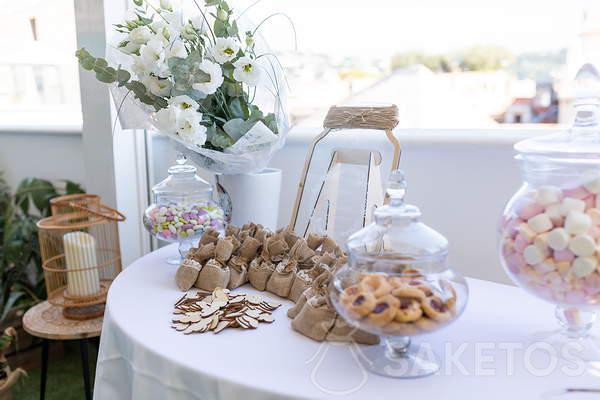 Original linen and jute decorations for a rustic wedding