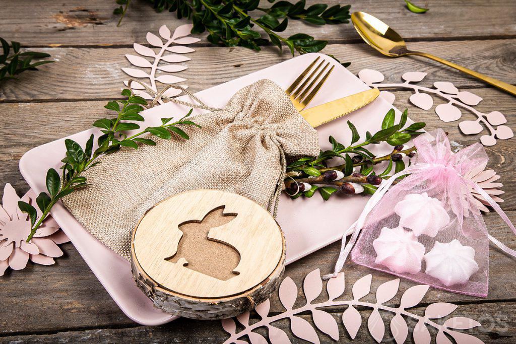 Jute bag for Easter - bags as table decoration and packaging for thanking guests