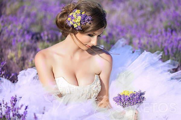 Bride with lavender wedding bouquet