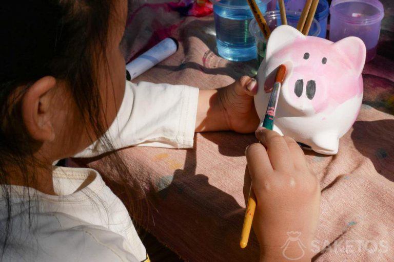 Piggy bank DIY - for self-painting by a child
