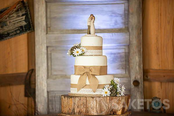 The perfect cake for a rustic wedding