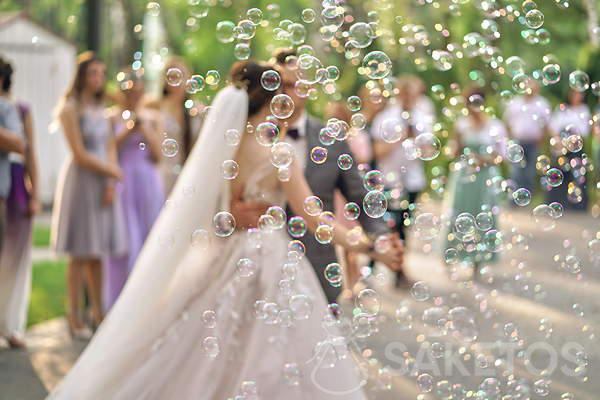Soap bubbles for a wedding