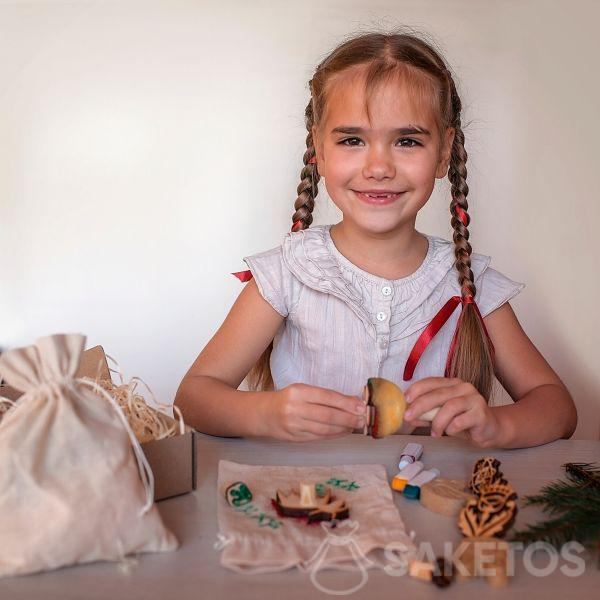 Creative games for children - decorating bags