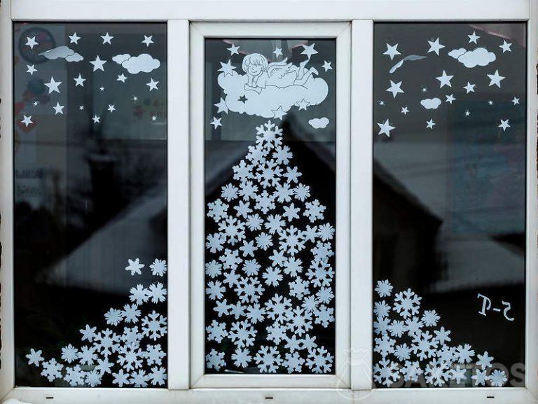 winter window decoration