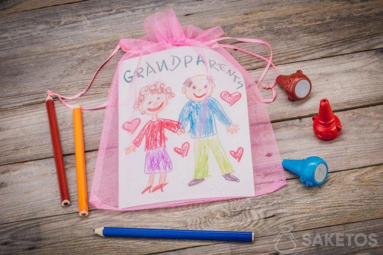 Gift - greeting card for grandparents packed in an organza bag