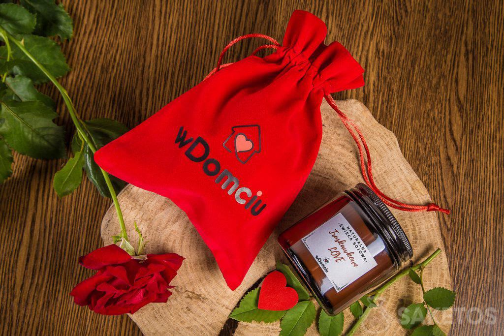 scented candle - Valentine's Day gift idea