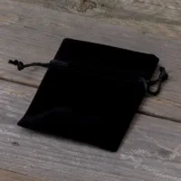 Velvet pouches 9 x 12 cm - black Black bags