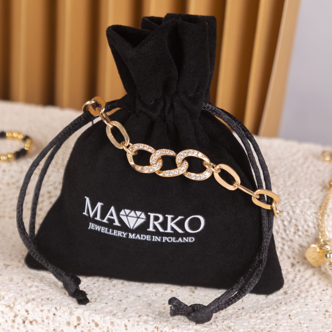 Black velvet jewelry pochette with MAORKO logo and gold chain.