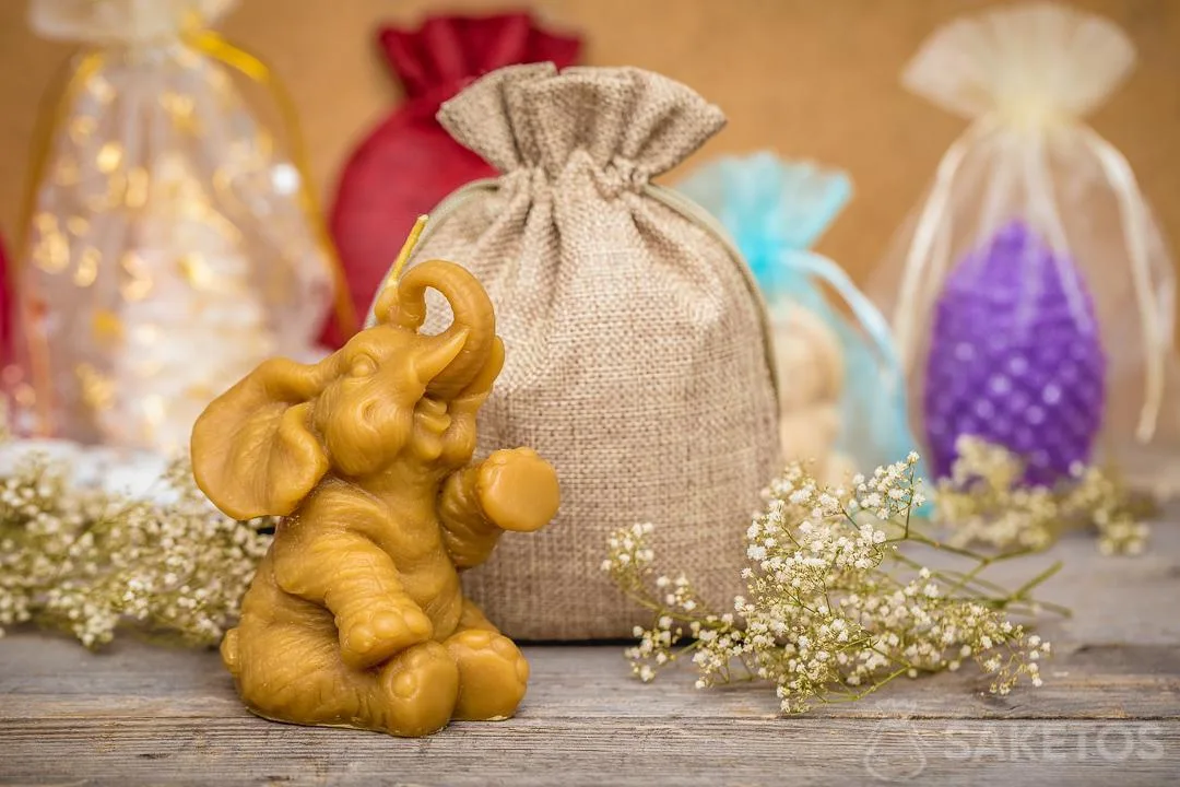 Candles, candles - handmade works of art 4 A jute bag is a decorative in itself