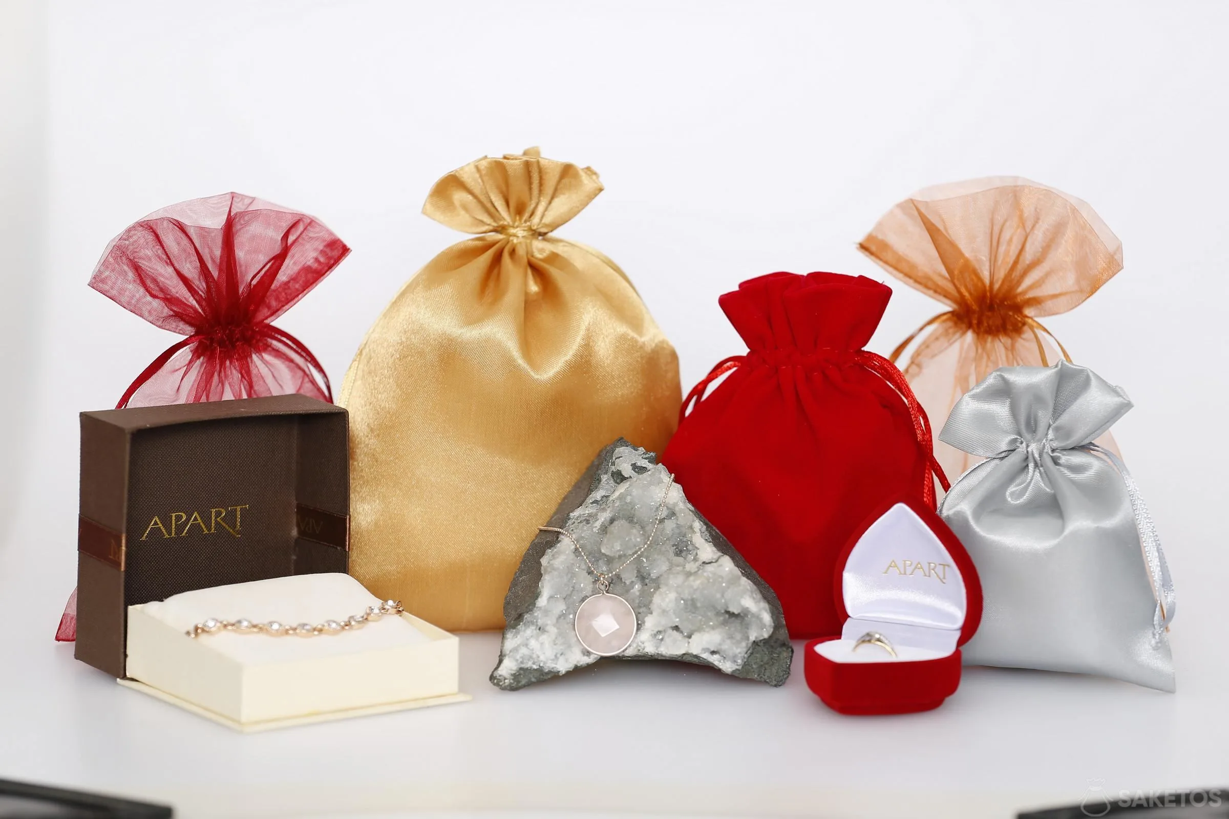 Jewellery pouches emphasising its character and elegance.