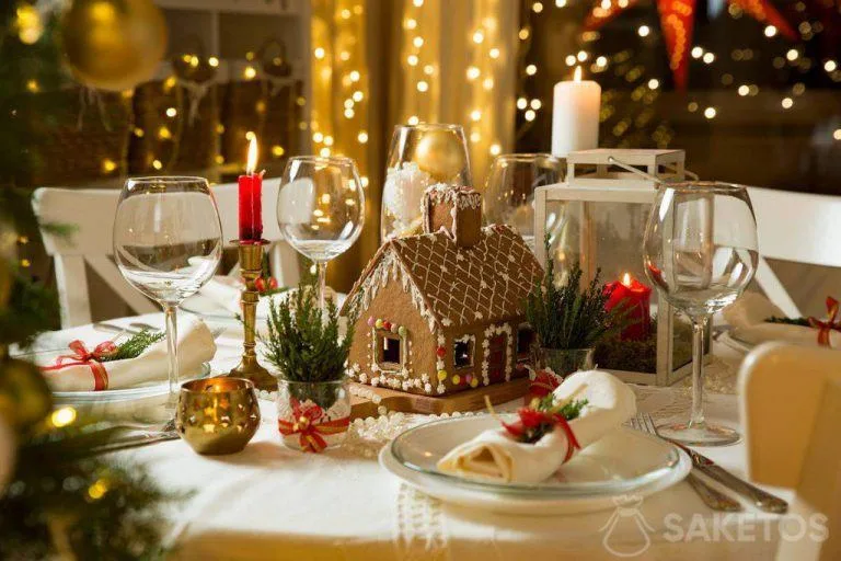 What Christmas decorations to choose for interiors? 15 A house made of gingerbread - an original Christmas table decoration