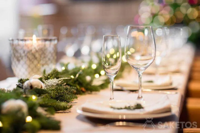 Decorative garland made of fresh twigs - an original table decoration