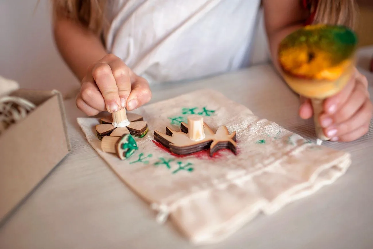 Decorating linen bags = DIY packaging for children