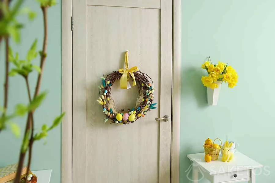 Wreath on the door in the apartment