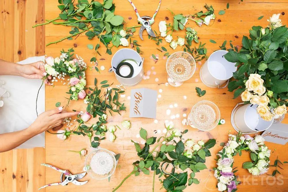 Make original decorations for your party - hen party, stag party 5 Floral wreath for wedding and hen party