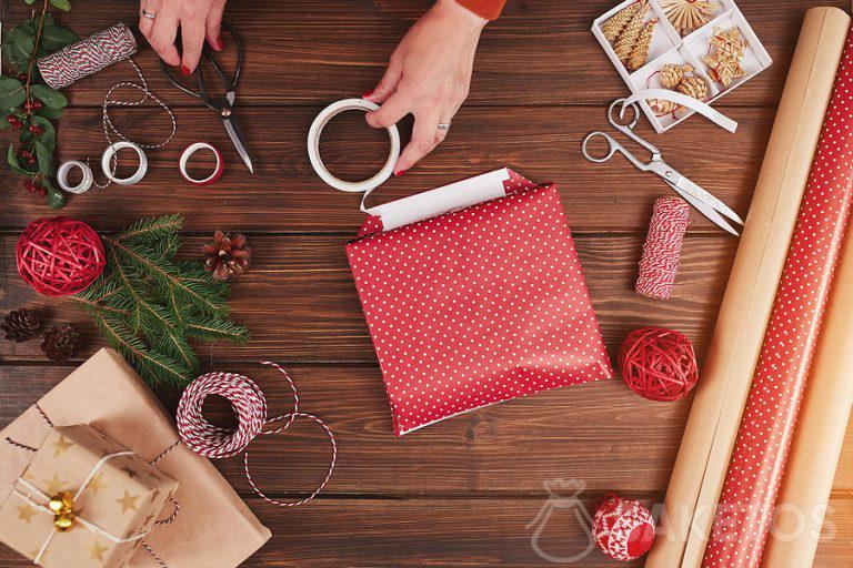 The way to wrap a gift in paper