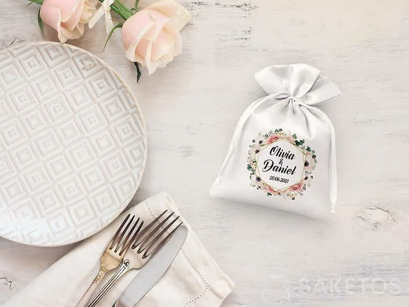 Fabric bag in which to put thank you notes for wedding guests