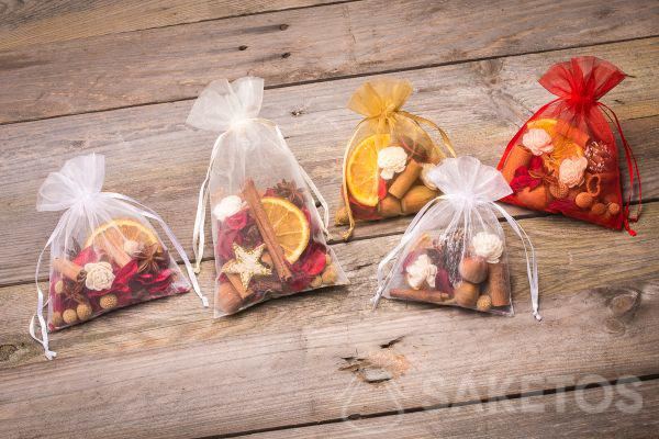 An idea for a Christmas gift - organza pouches with aromatic dried content