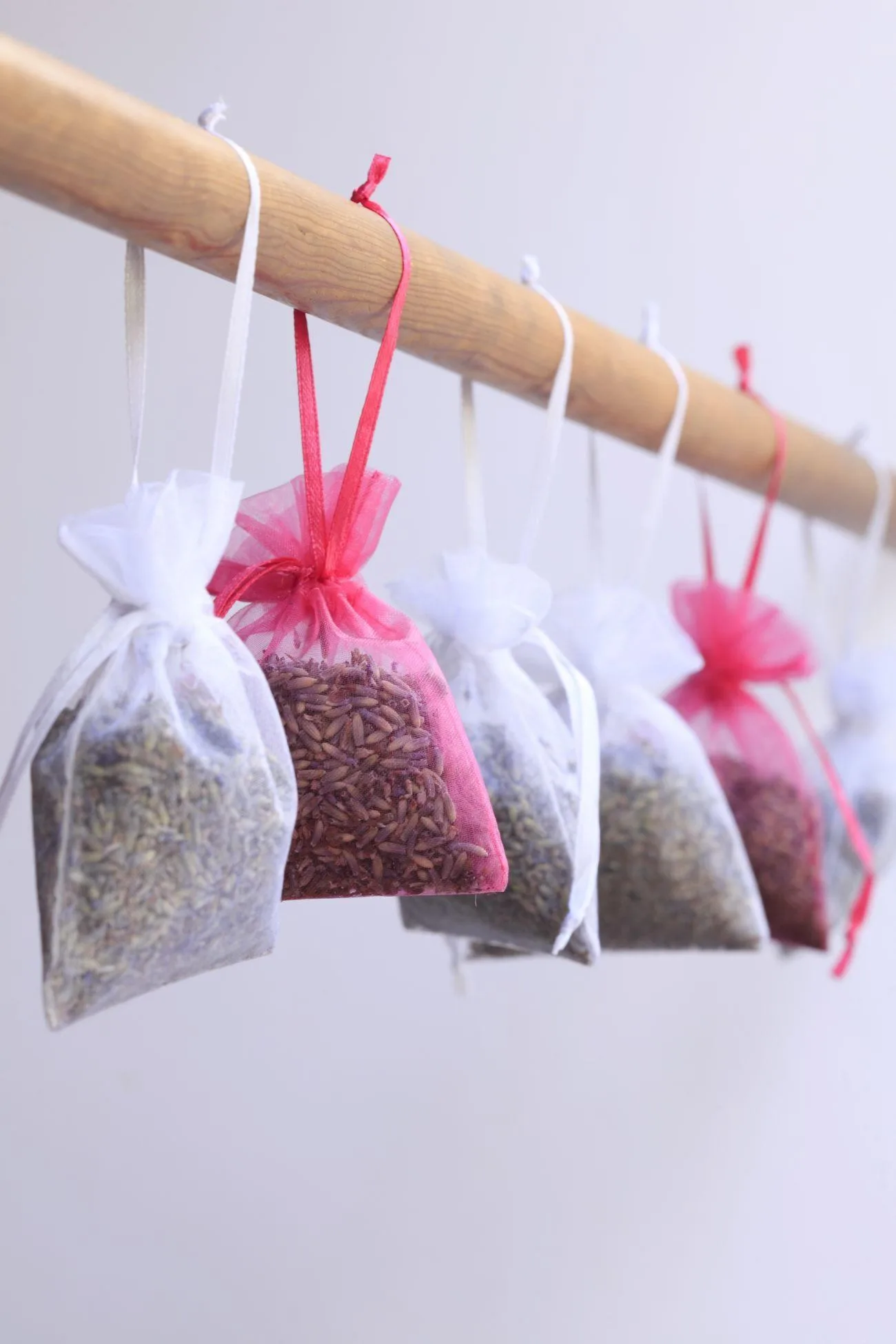 DIY shoe odour and moisture absorber 9 Organza bags with lavender for the wardrobe or wardrobe