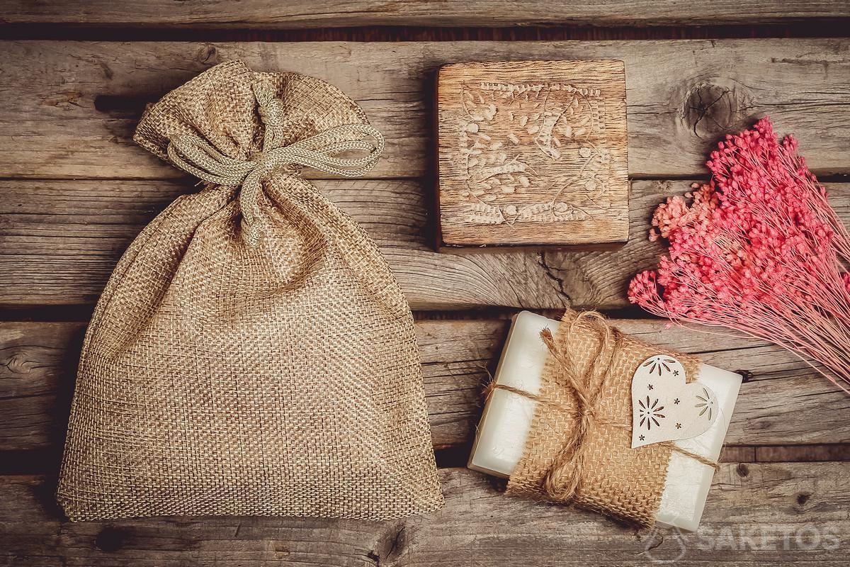 Natural cosmetics, e.g. handmade soap look great packaged in a jute bag.