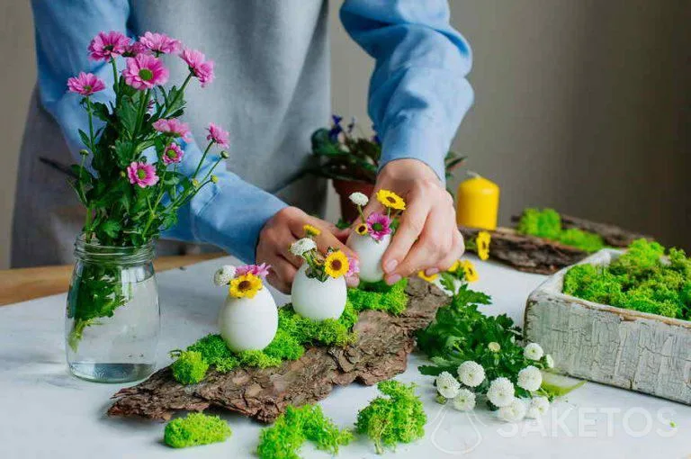 Easter decorations - how to create a unique Easter atmosphere? 6 Vases made of blown eggs