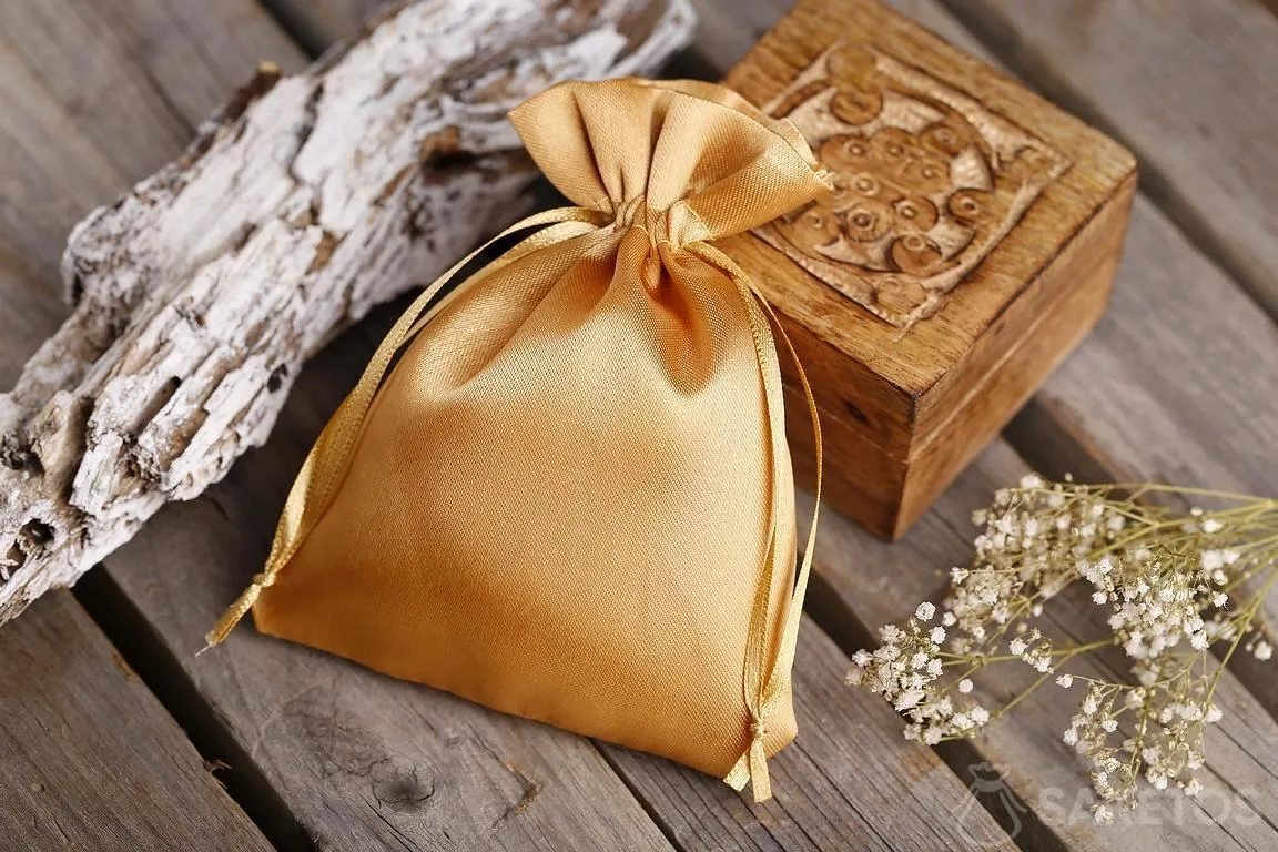 A golden satin pouch and a small wooden casket for souvenirs