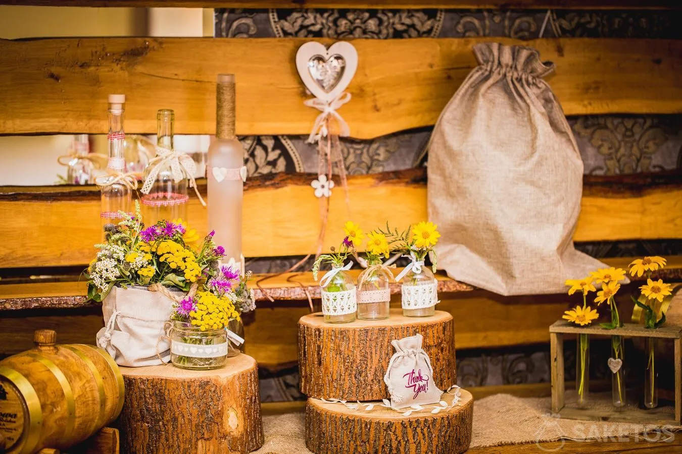 Decorative linen and jute bags in a rustic style for the wedding table