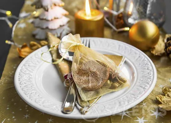 Organza bags as low-cost Christmas table decorations