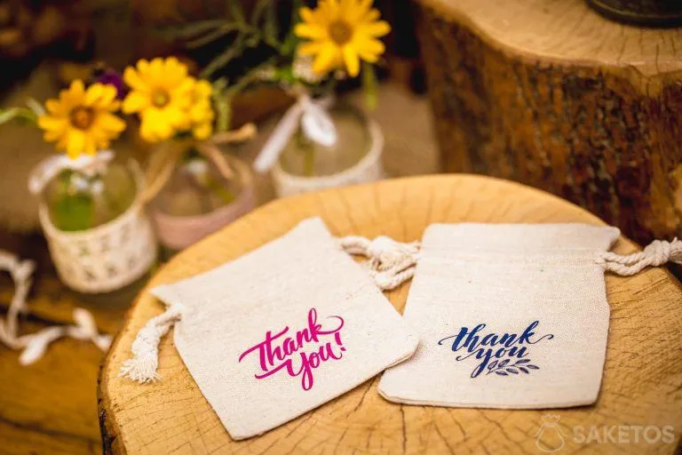 Linen bags with the inscription "thank you"