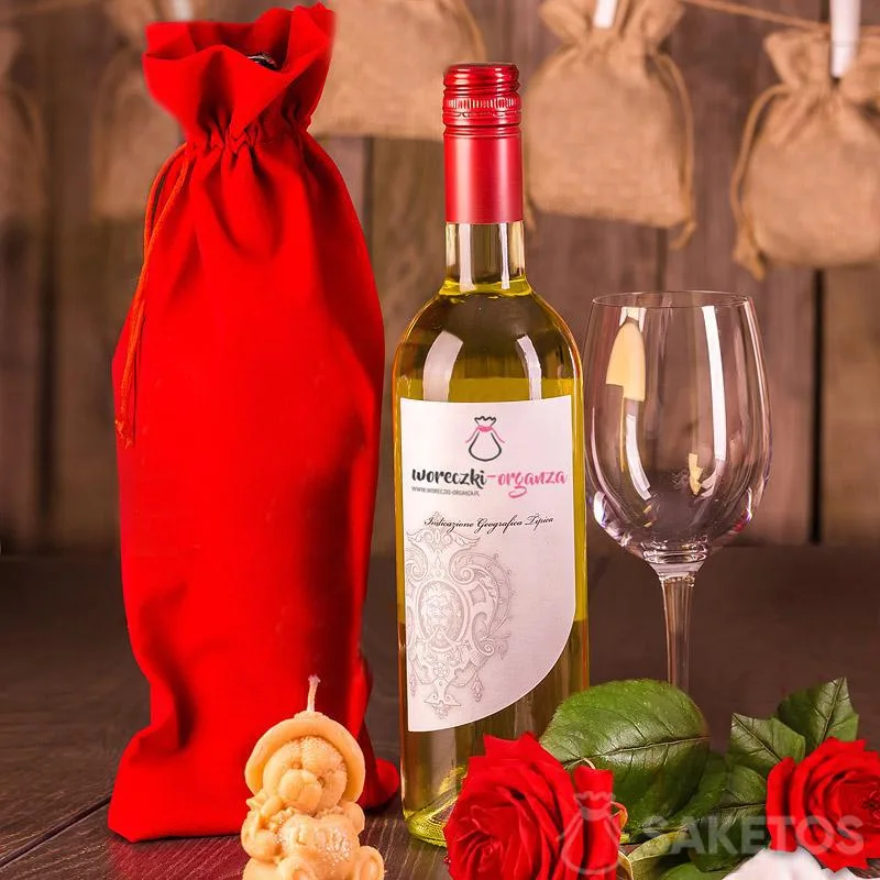 Red velour wine bag 16x 37 cm.